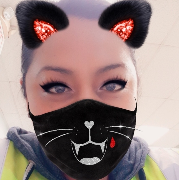 Meet your Posher, Faby Makeup  & Jewelry - Picture 5 of 16